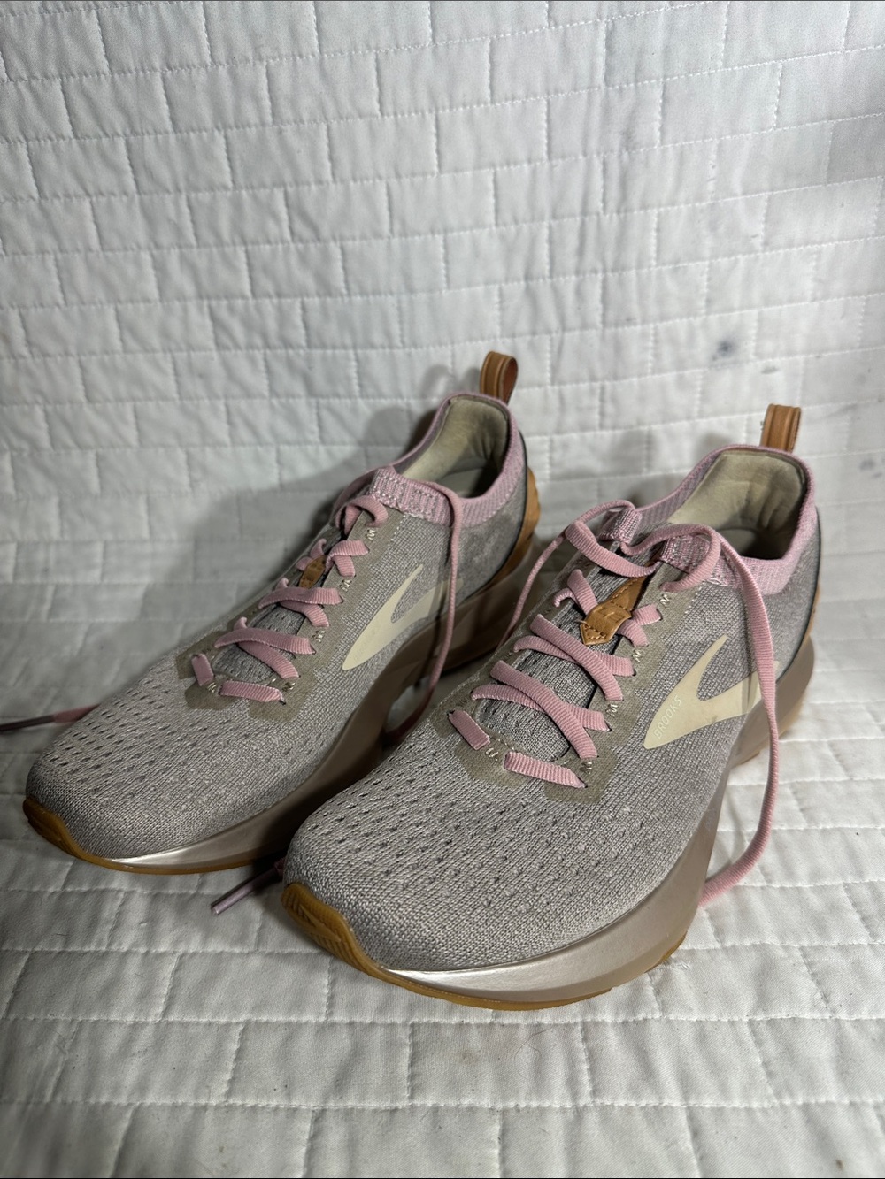 Brooks Levitate 2 Women's Neutral Knit Running Shoes in Gray and Pink Tan Accent